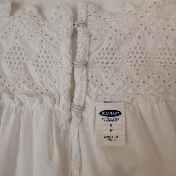 Old Navy Women’s Ivory/White Eyelet Camisole Top Size S Wide Straps Smocked Bust - Picture 5 of 10